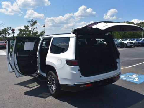 Used 2024 Jeep Wagoneer Series II w/ Flexible Seating Group RWD image 17