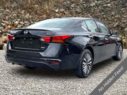 Used 2024 Nissan Altima 2.5 SV AWD/4WD image 2