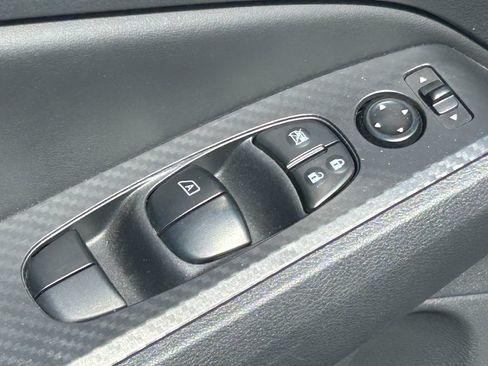 Used 2025 Nissan Altima 2.5 SV FWD image 27