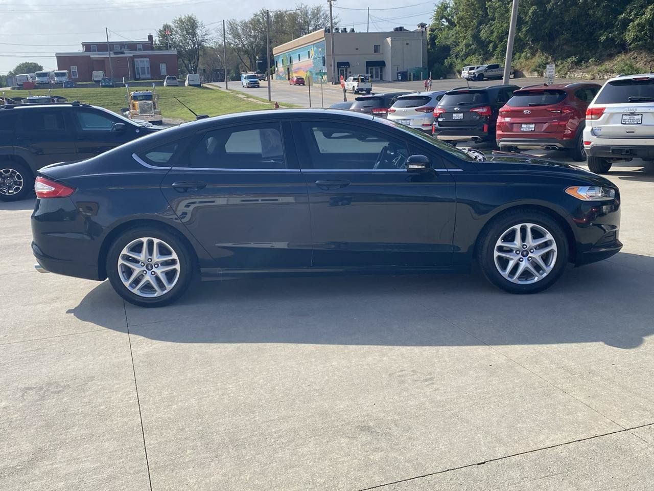 Used 2014 Ford Fusion SE FWD image 5