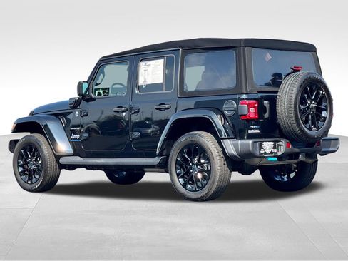 Used 2024 Jeep Wrangler Unlimited Sahara w/ Technology Group AWD/4WD image 5