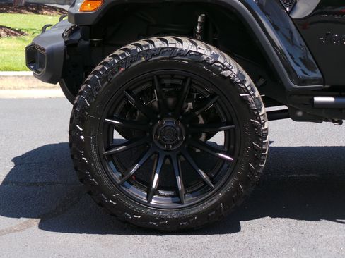 Used 2024 Jeep Wrangler Unlimited Sahara w/ Technology Group AWD/4WD image 19