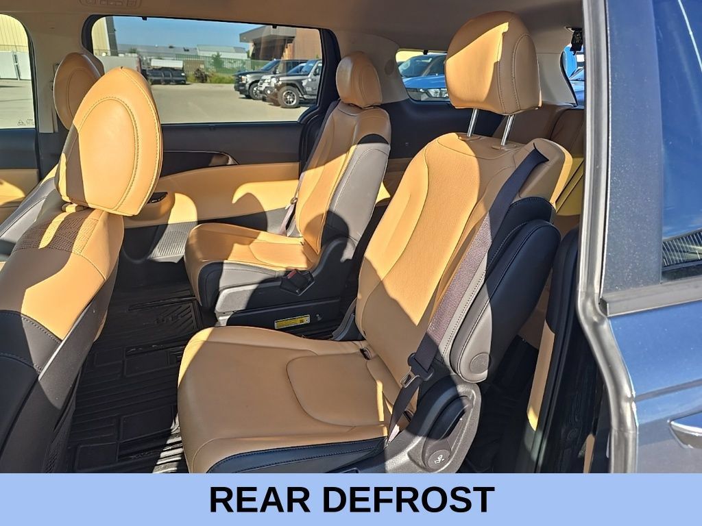 Used 2023 Kia Carnival EX FWD image 17