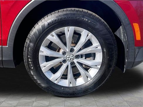 Used 2019 Volkswagen Tiguan SE w/ Panoramic Sunroof Package image 34