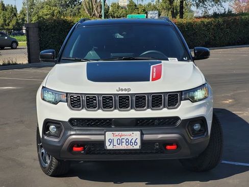 Used 2024 Jeep Compass Trailhawk AWD/4WD image 3