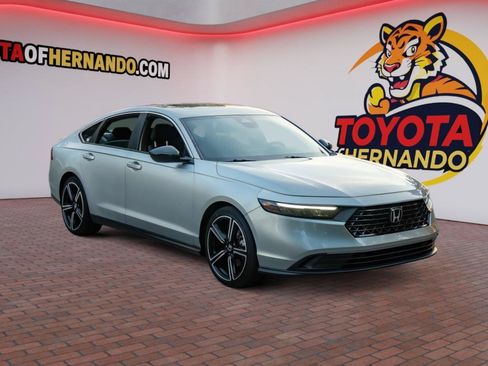 Used 2023 Honda Accord Sport image 3