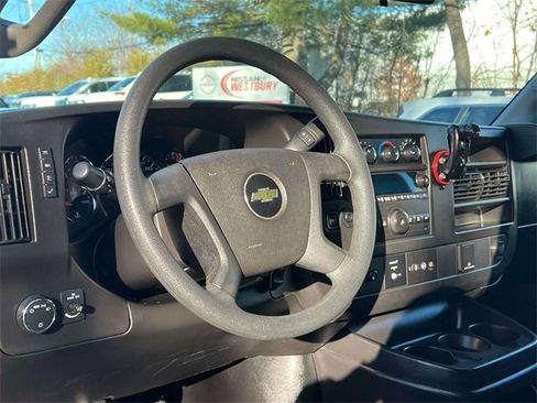 Used 2018 Chevrolet Express 2500 Extended image 15