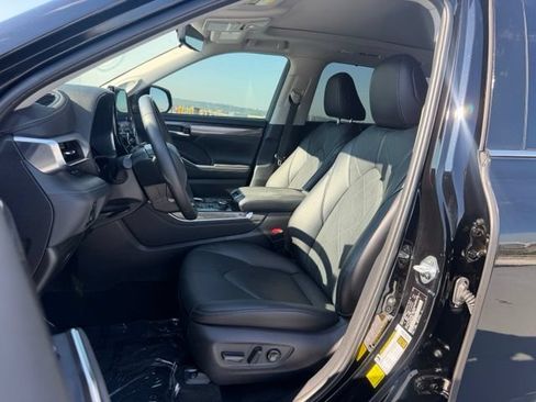 Used 2023 Toyota Highlander Platinum AWD/4WD image 10