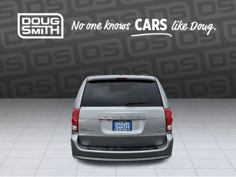 Used 2019 Dodge Grand Caravan SXT image 4