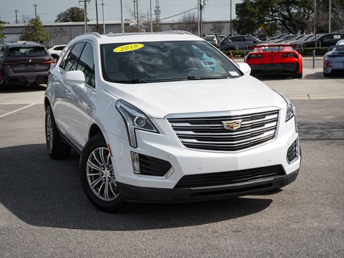 Used 2018 Cadillac XT5 Luxury w/ Driver Awareness Package image 2
