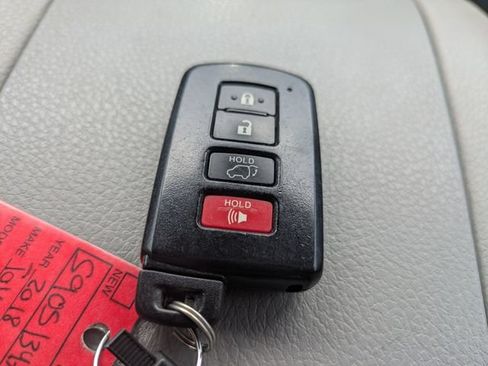Used 2018 Toyota Highlander XLE AWD/4WD image 34