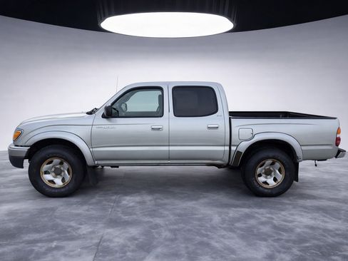 Used 2004 Toyota Tacoma V6 image 2