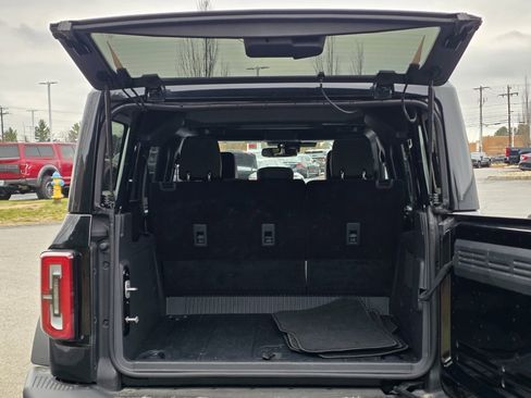 Used 2025 Ford Bronco Badlands image 9