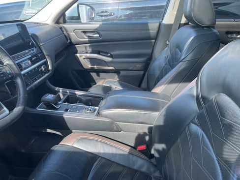 Used 2022 Nissan Pathfinder Platinum image 30