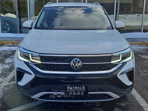 Certified 2022 Volkswagen Taos SEL image 25