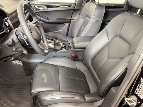 Used 2026 Porsche Macan image 5