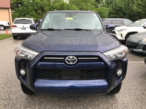 Used 2020 Toyota 4Runner SR5 AWD/4WD image 3