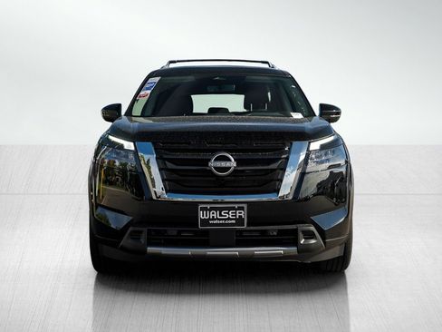 New 2025 Nissan Pathfinder SL image 2