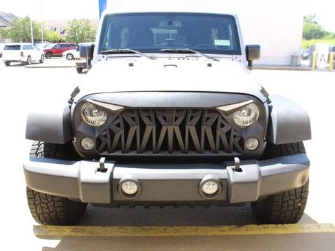Used 2017 Jeep Wrangler Unlimited Rubicon w/ Cold Weather Group AWD/4WD image 7