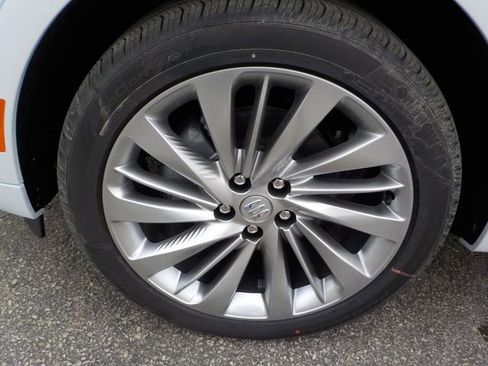 New 2026 Buick Envision Avenir image 9