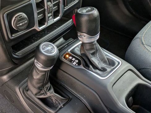 Used 2024 Jeep Wrangler Unlimited Sahara image 25