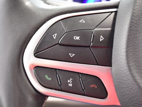 Used 2024 Chrysler Pacifica Touring-L image 25