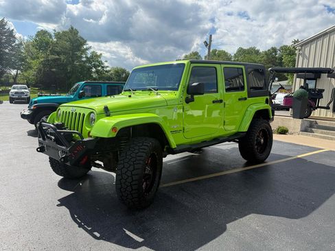Used 2012 Jeep Wrangler Unlimited Sahara w/ Connectivity Group AWD/4WD image 7