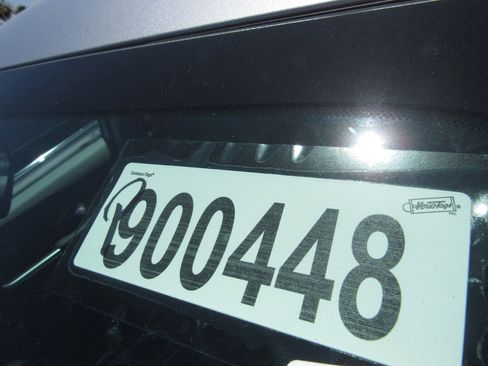 Used 2024 Toyota Sienna XLE FWD image 7