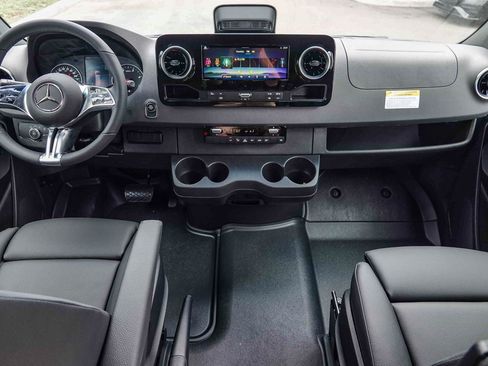 New 2025 Mercedes-Benz Sprinter 2500 image 11