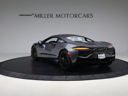 Used 2024 McLaren Artura RWD image 5