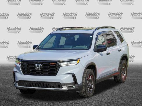 Used 2024 Honda Pilot TrailSport image 5
