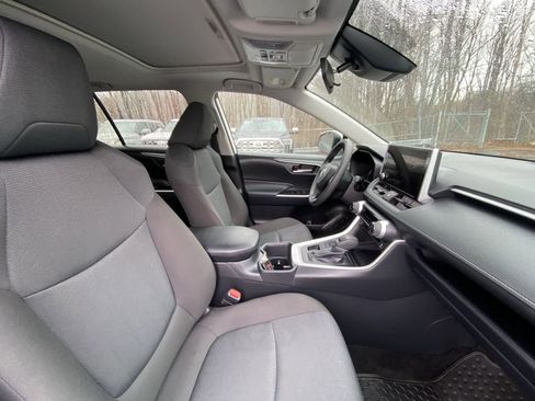 Used 2025 Toyota RAV4 XLE w/ Convenience Package image 26