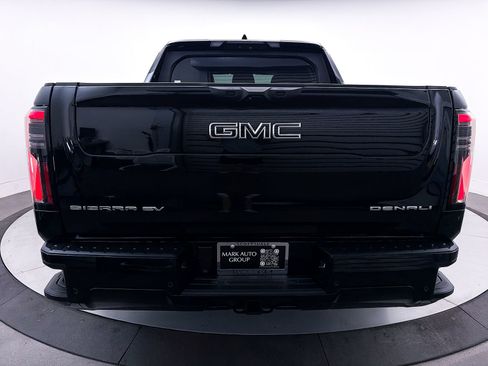 Used 2025 GMC Sierra EV Denali AWD/4WD image 17