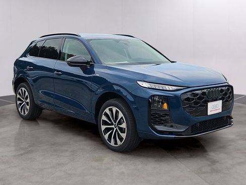 New 2026 Audi Q3 quattro 2.0T AWD/4WD image 2