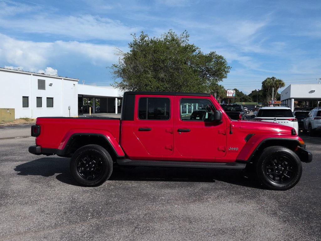 Used 2023 Jeep Gladiator Overland AWD/4WD image 3
