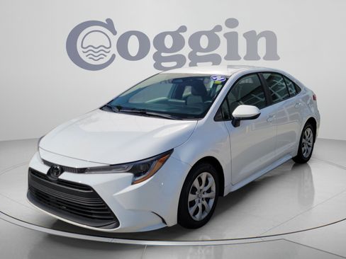 Certified 2024 Toyota Corolla LE FWD image 1