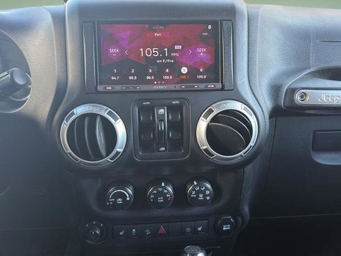 Used 2015 Jeep Wrangler Unlimited Sahara w/ Max Tow Package image 7