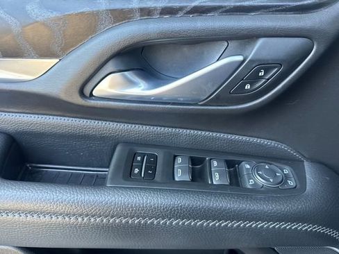 Used 2022 GMC Yukon XL Denali AWD/4WD image 11