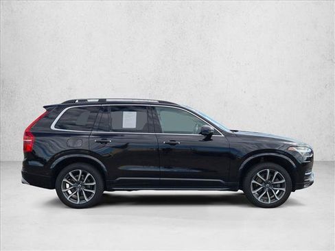 Used 2019 Volvo XC90 T5 Momentum w/ Multimedia Package AWD/4WD image 4
