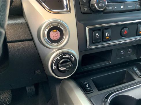 Used 2021 Nissan Titan SV w/ SV Convenience Package image 33