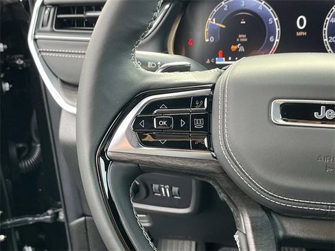 New 2025 Jeep Grand Cherokee Overland w/ Adv Protech Group III image 25