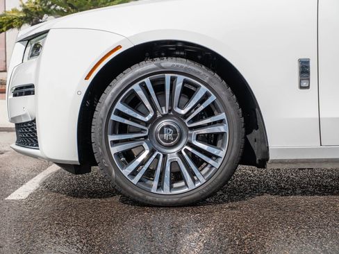 Used 2022 Rolls-Royce Ghost w/ Ghost Package image 12