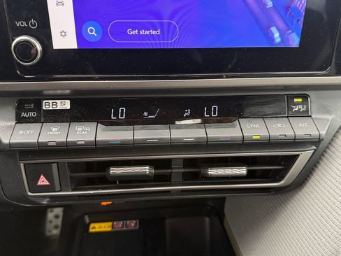 Used 2025 Toyota Camry SE FWD image 32