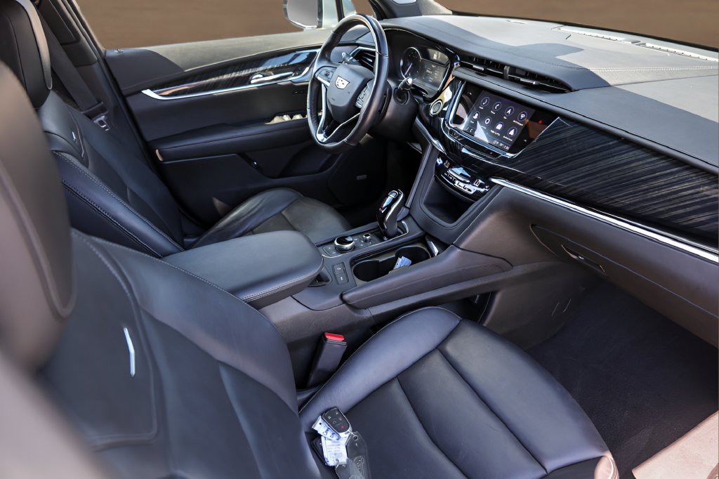 Certified 2025 Cadillac XT6 Premium Luxury FWD image 32