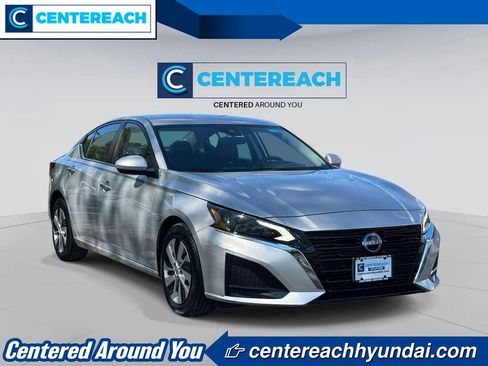 Used 2023 Nissan Altima 2.5 S FWD image 2