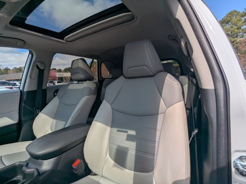 Used 2023 Toyota RAV4 XLE Premium image 9