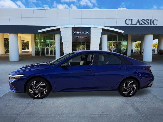 Used 2025 Hyundai Elantra Sport FWD image 4