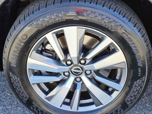Certified 2025 Nissan Pathfinder SL AWD/4WD image 10