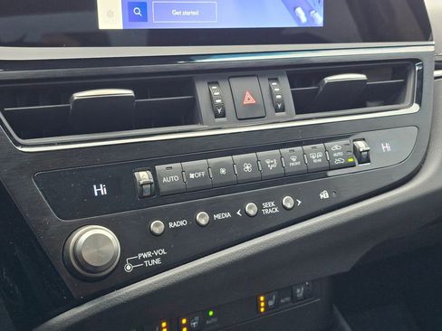 Used 2025 Lexus ES 300h w/ Premium Package FWD image 30