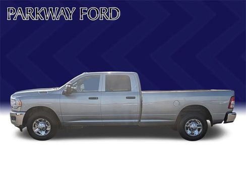 Used 2024 RAM 2500 Tradesman w/ Chrome Appearance Group image 8